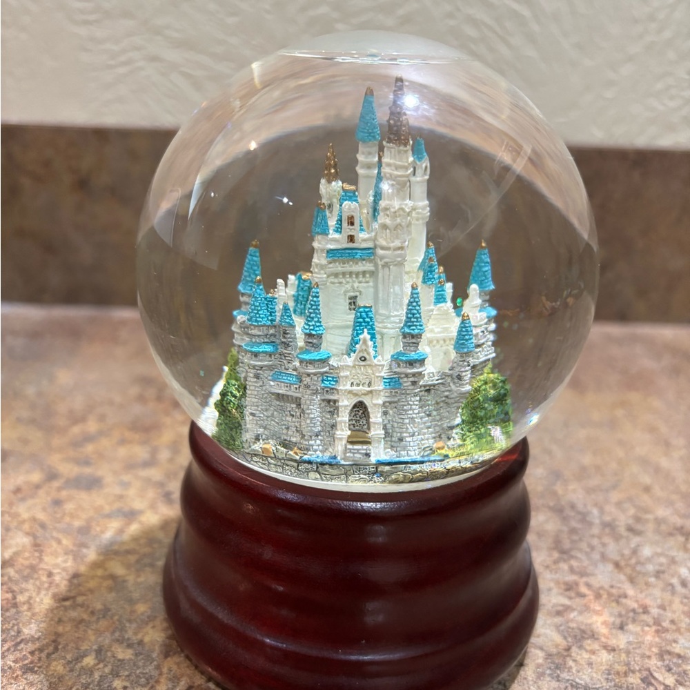 Disney Castle Snow Globe plays music a dream is a wish your heart makes